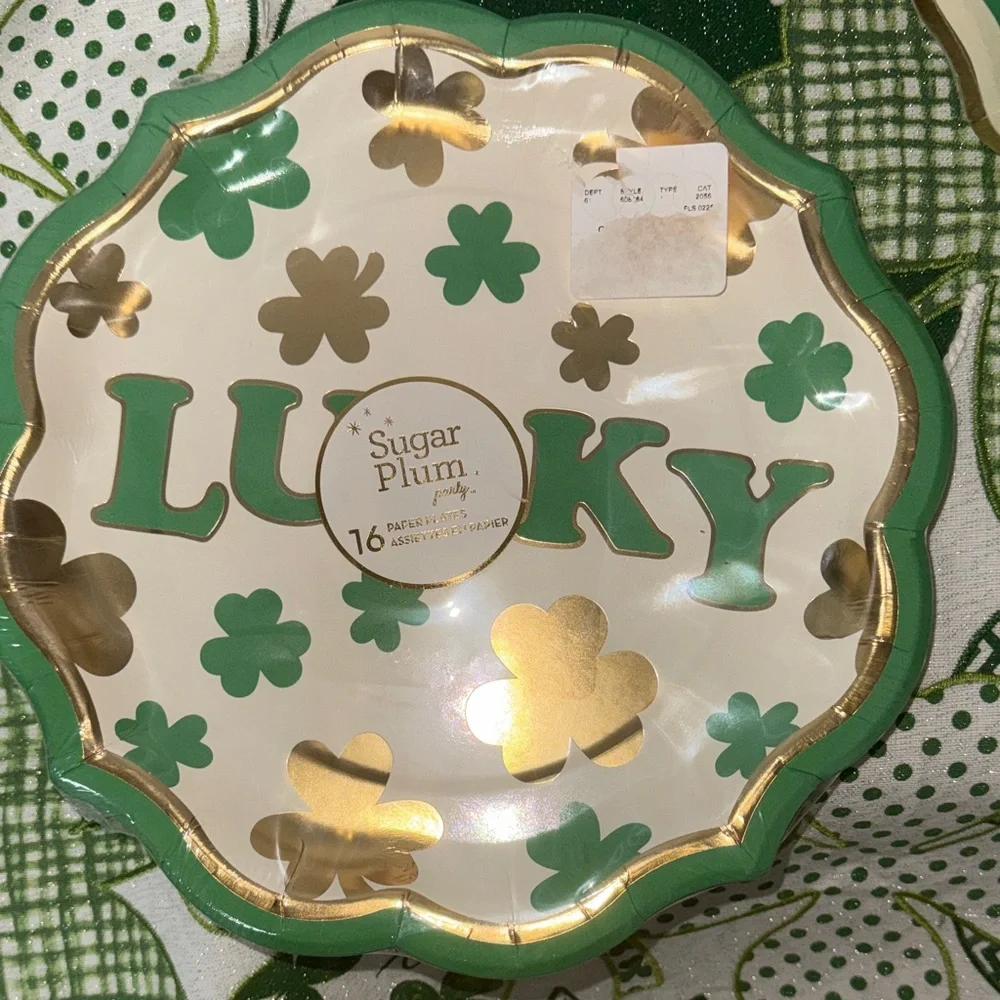 St Patricks Day 2 Sets of 16 Party Plates Sugar Plum Party